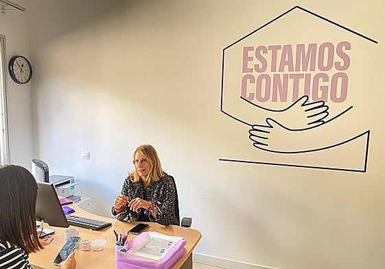 Araceli Sánchez, en uno de los centros de crisis de 24 horas.