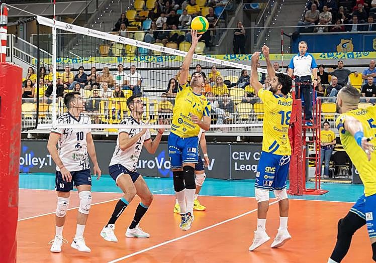 De Amo, onmipresente.