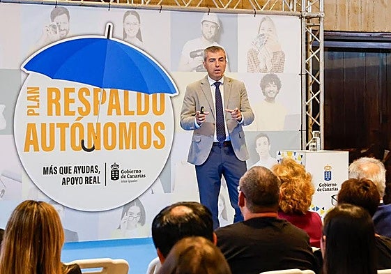 Manuel Domínguez, vicepresidente y consejero de Economía, durante la presentación del plan este miércoles.