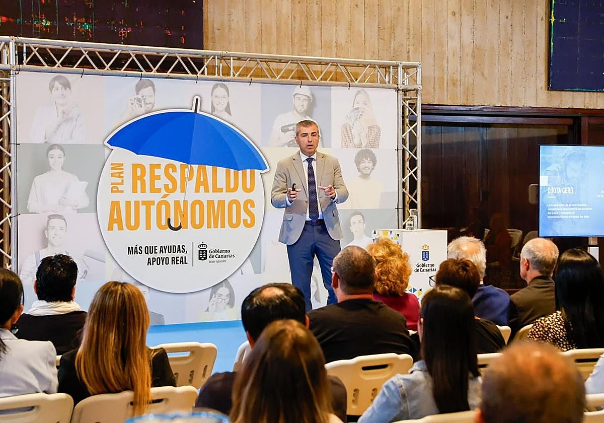 Manuel Domínguez, vicepresidente y consejero de Economía, durante la presentación del plan este miércoles.