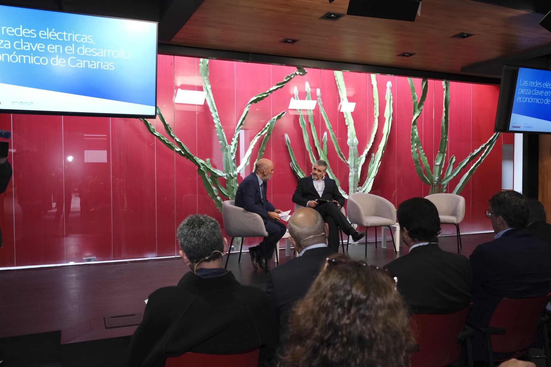 ForoCANARIAS7: &#039;Las redes eléctricas, pieza clave en el desarrollo económico de Canarias&#039;, en imágenes