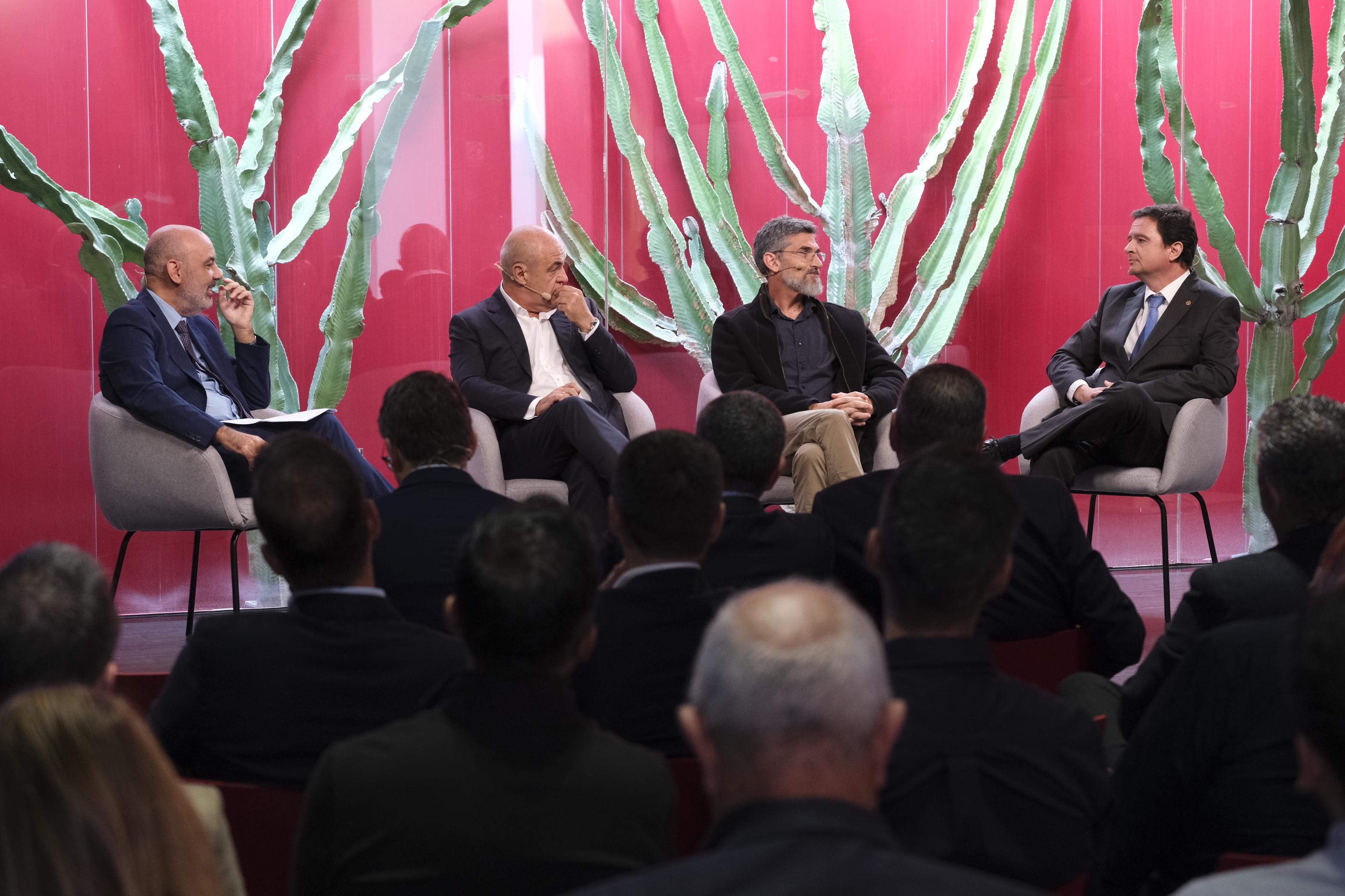 ForoCANARIAS7: &#039;Las redes eléctricas, pieza clave en el desarrollo económico de Canarias&#039;, en imágenes