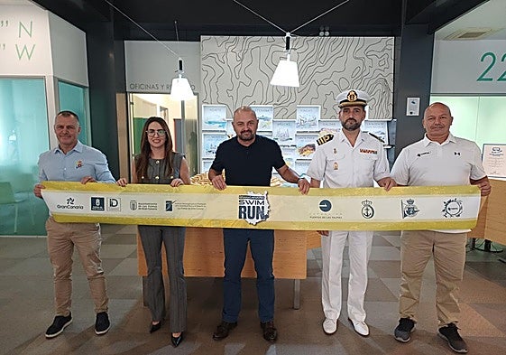 ridades en la presentación del evento.