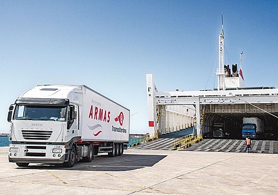 Armas Trasmediterránea, un puente que une a las islas por mar