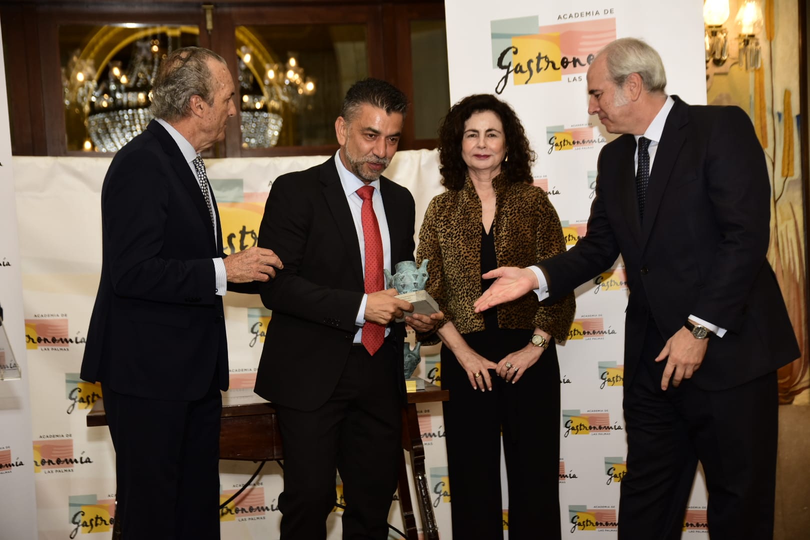 Noche de excelencia culinaria en Las Palmas: los premios de la Academia llenan de brillo el Santa Catalina