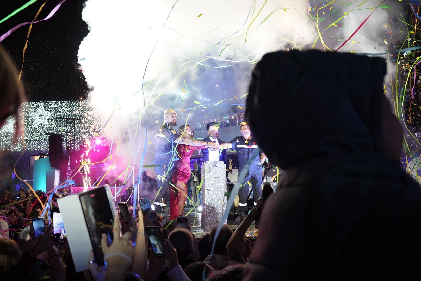 El encendido de las luces de navidad de Las Arenas, en imágenes