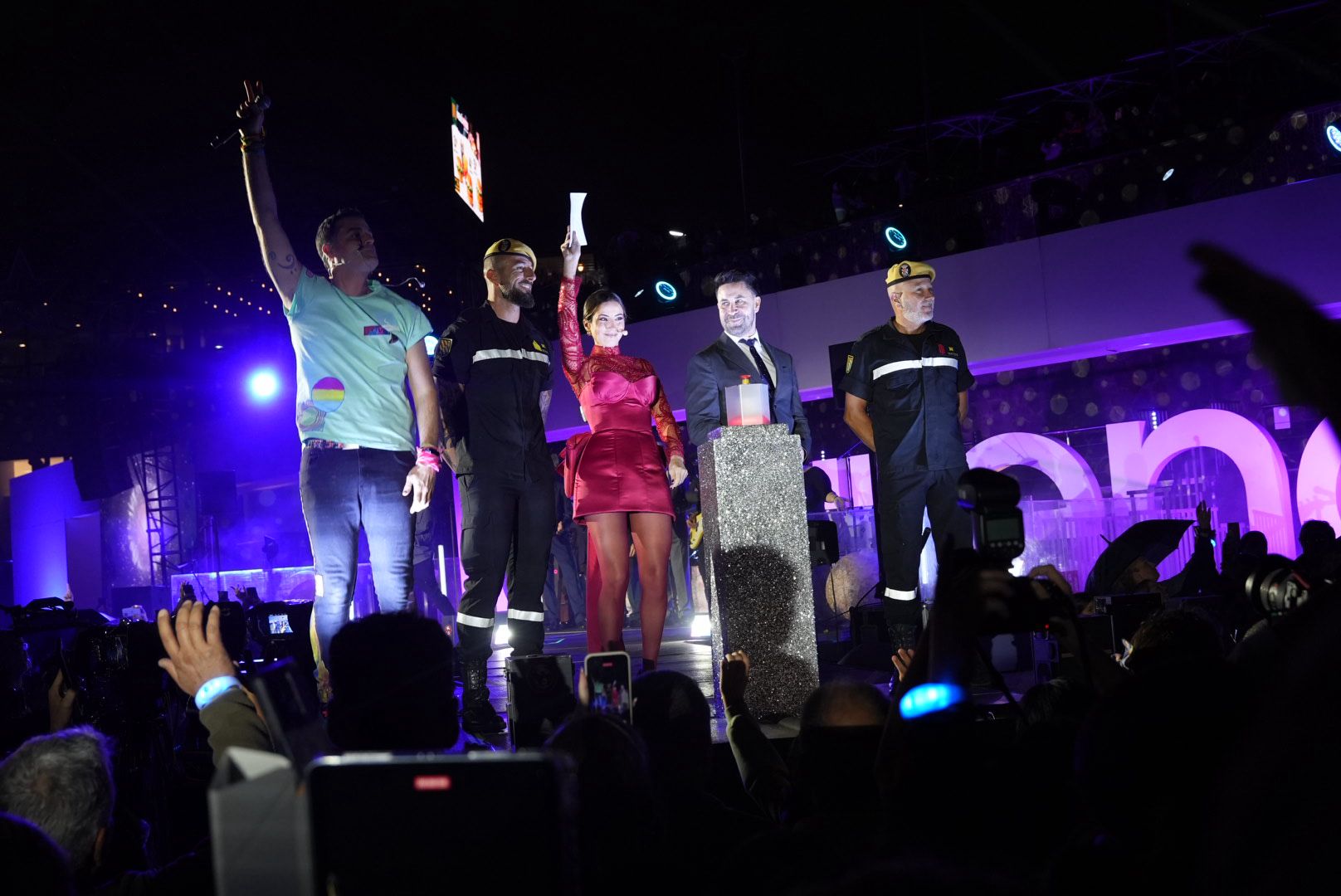 El encendido de las luces de navidad de Las Arenas, en imágenes