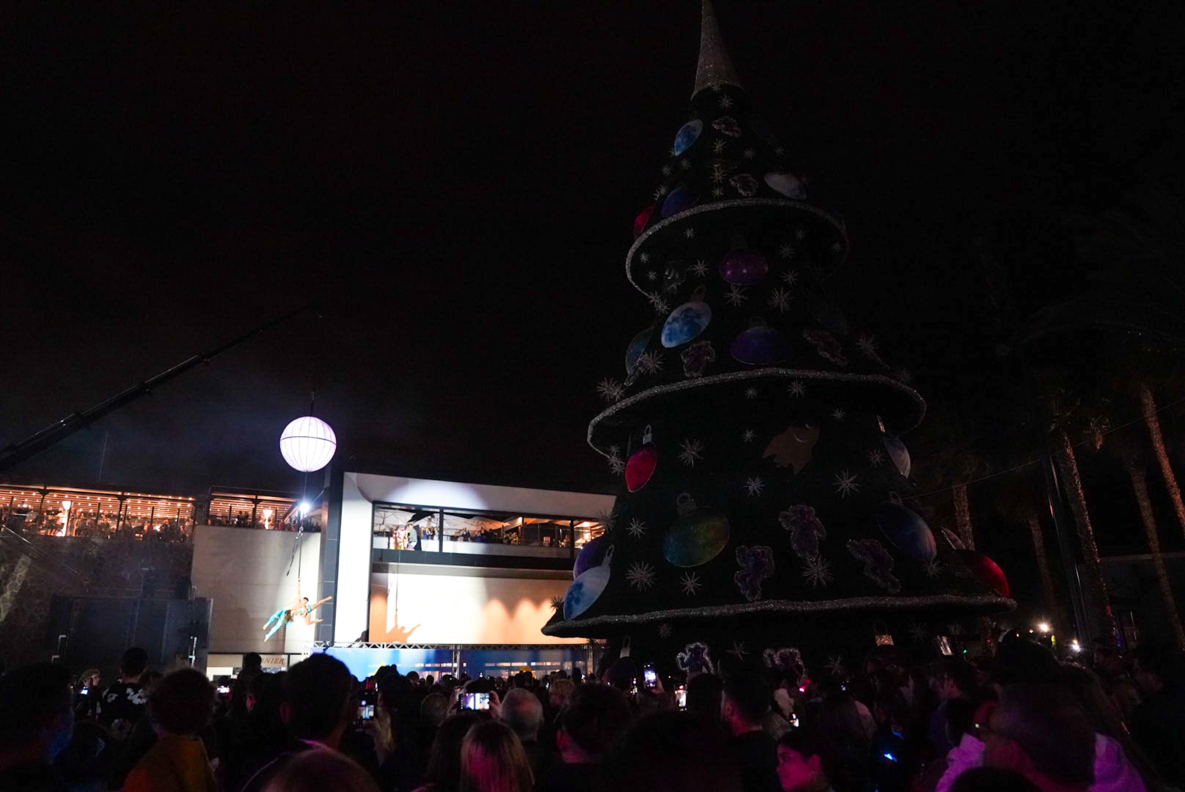 El encendido de las luces de navidad de Las Arenas, en imágenes