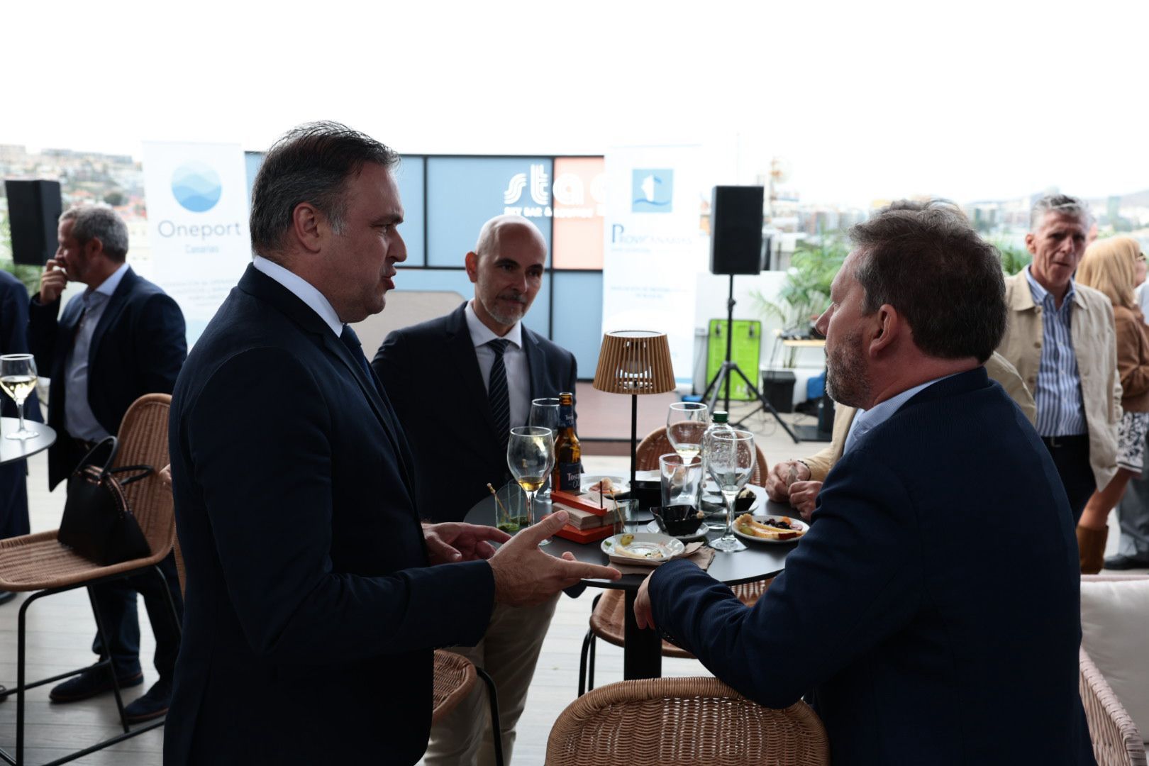 La patronal portuaria Oneport celebra su coctel navideño