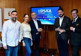 De izquierda a derecha, Israel Reyes, Guacimara Medina, Horacio Umpiérrez, Josué Íñiguez y Tilman Kuttenkeuler, este viernes, en la rueda de prensa del Teatro Cuyás.