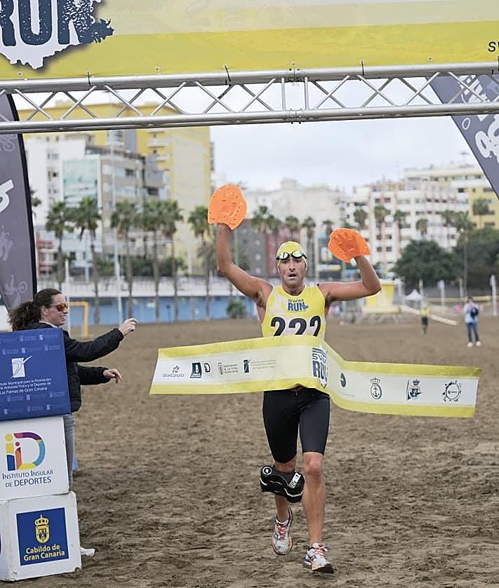 Imagen secundaria 2 - La capital vive su primera Gran Canaria Swimrun con la participación de 250 atletas