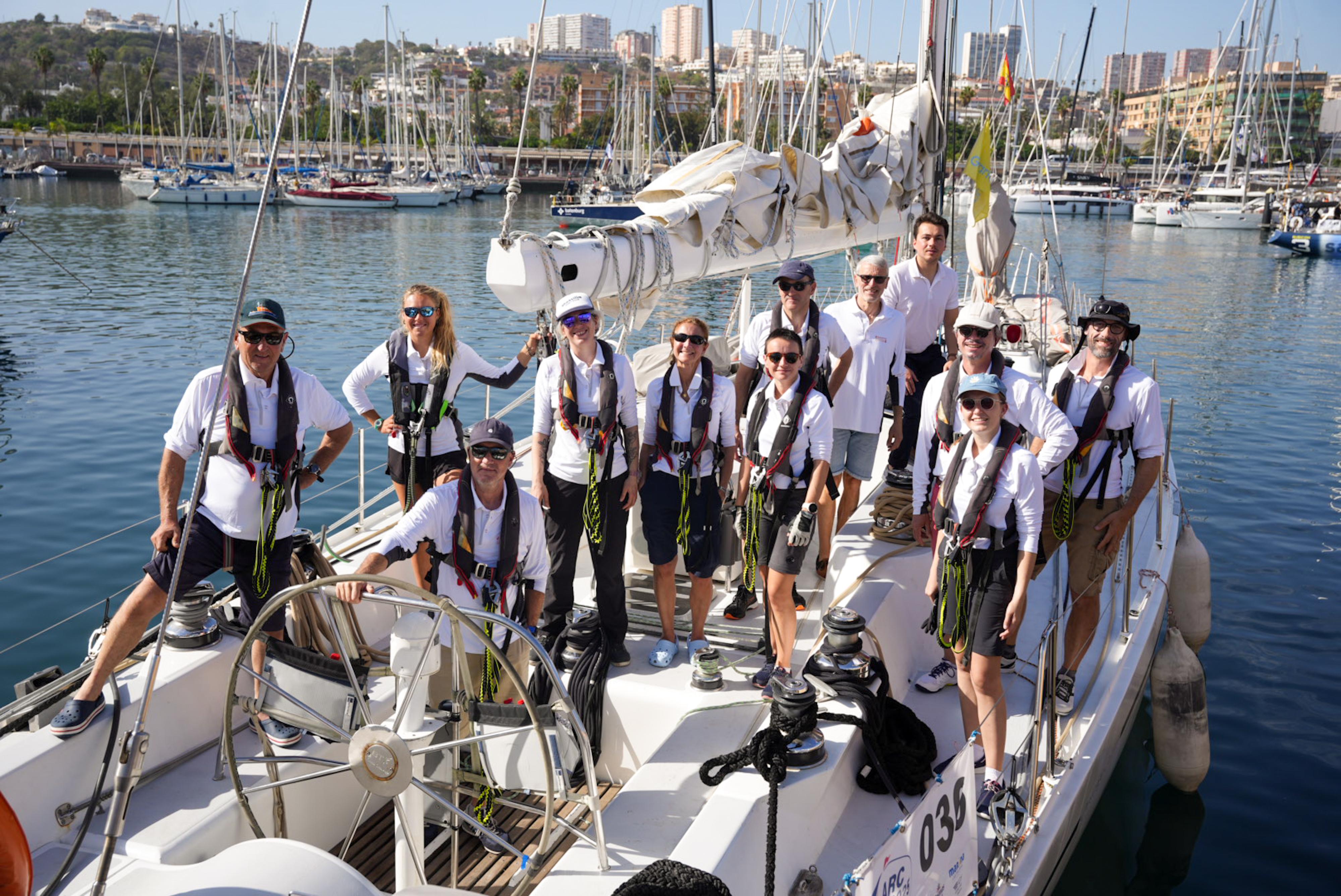 Despedida multitudinaria en la 40ª ARC: navegantes de 33 nacionalidades parten desde el Muelle Deportivo