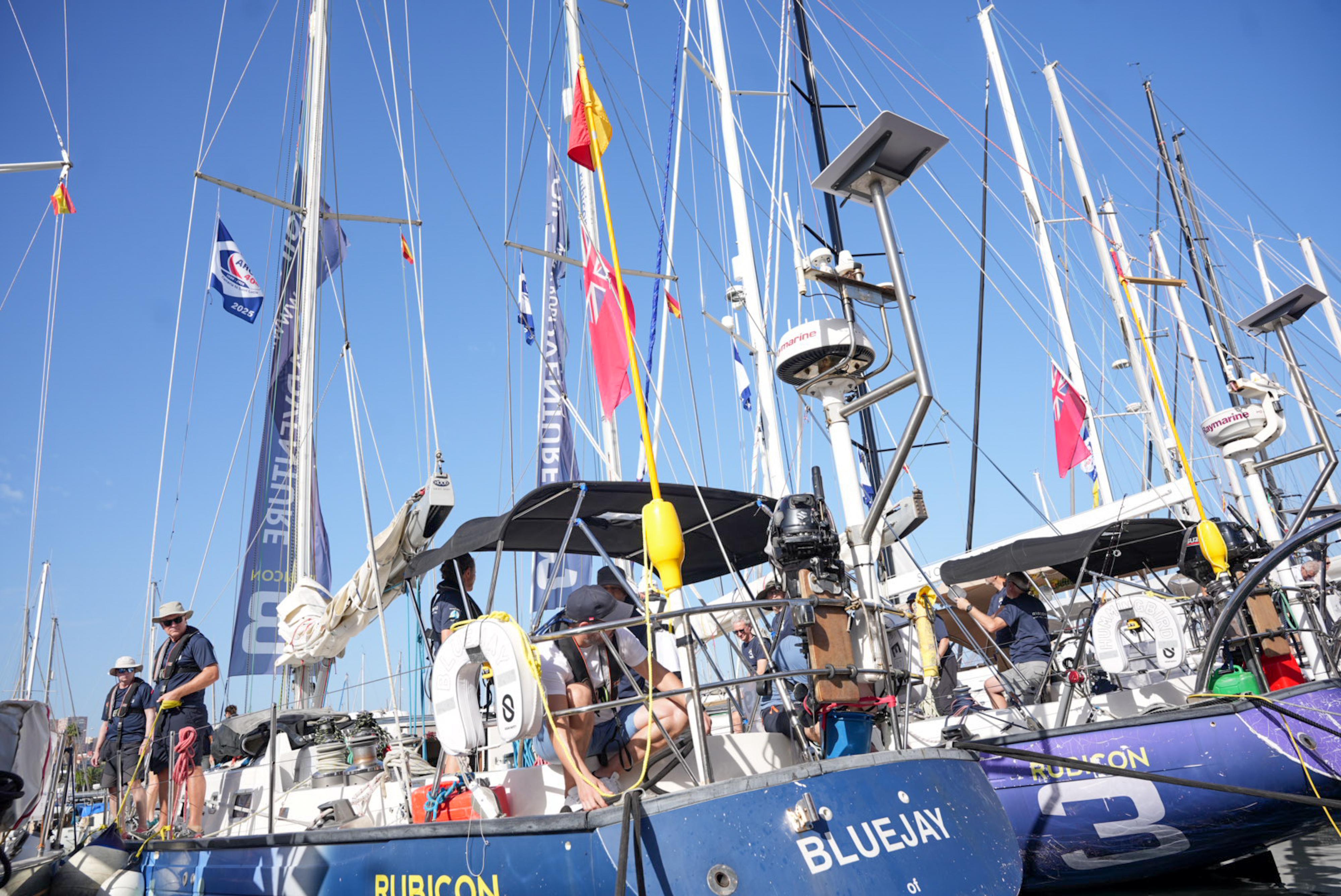 Despedida multitudinaria en la 40ª ARC: navegantes de 33 nacionalidades parten desde el Muelle Deportivo