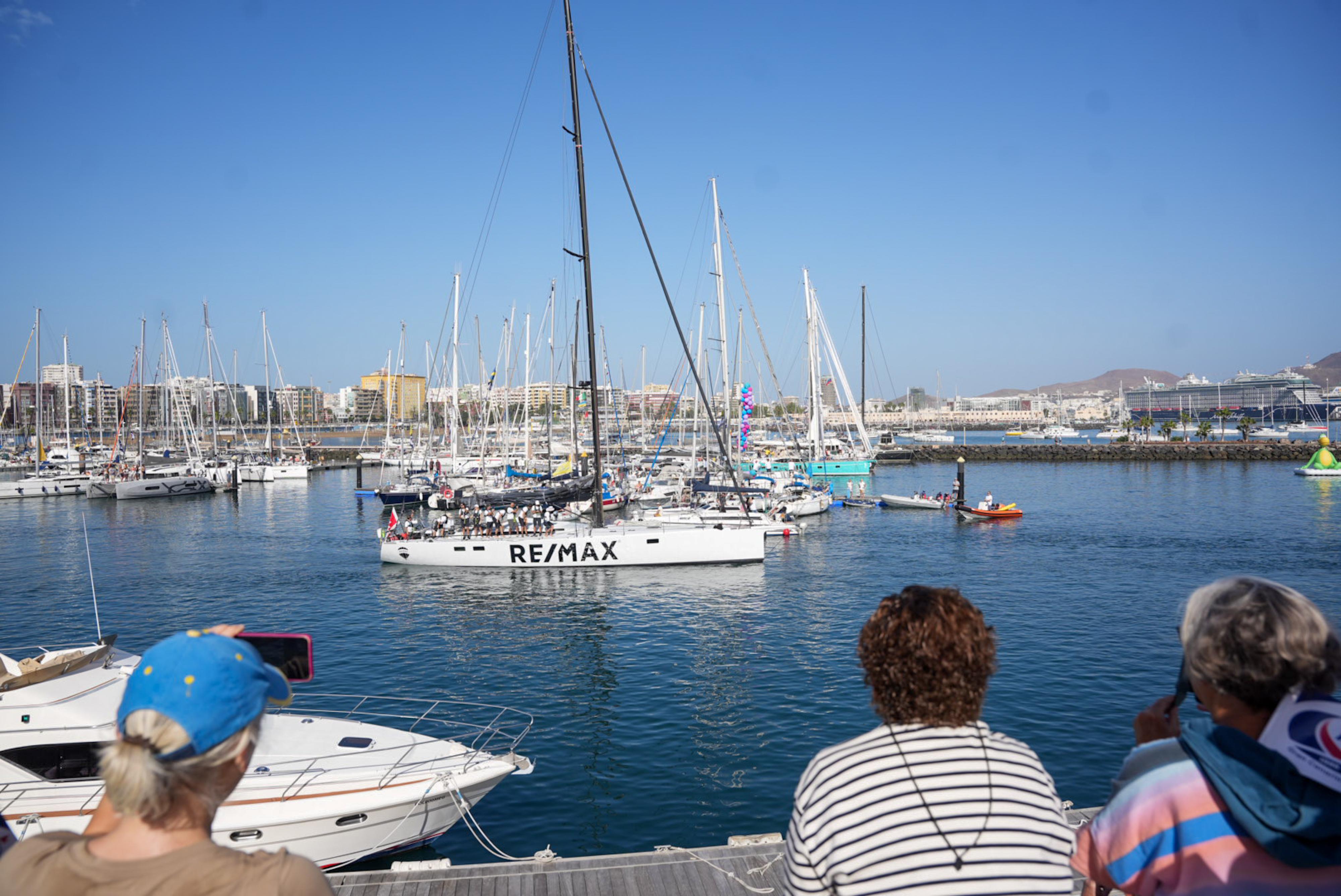 Despedida multitudinaria en la 40ª ARC: navegantes de 33 nacionalidades parten desde el Muelle Deportivo