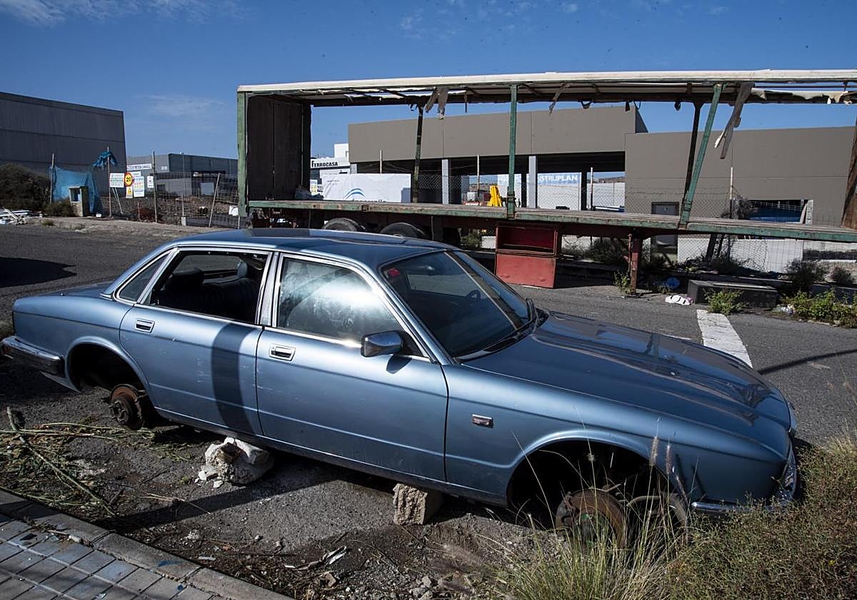 Imagen principal - Los empresarios se quejan del abandono.