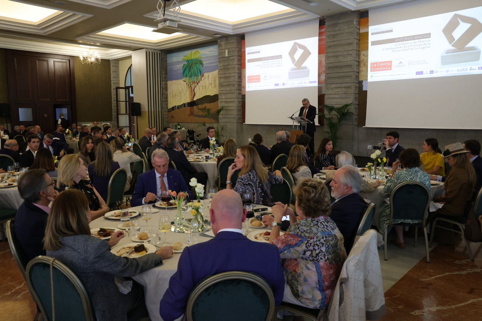 Imágenes de la entrega del I Premio Gaveta de Honor a Pedro del Castillo