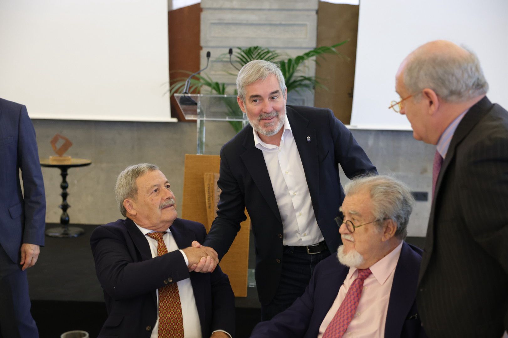 Imágenes de la entrega del I Premio Gaveta de Honor a Pedro del Castillo