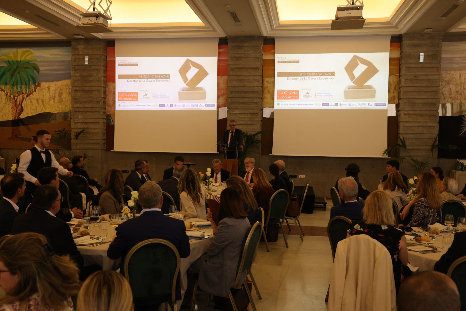 Imágenes de la entrega del I Premio Gaveta de Honor a Pedro del Castillo