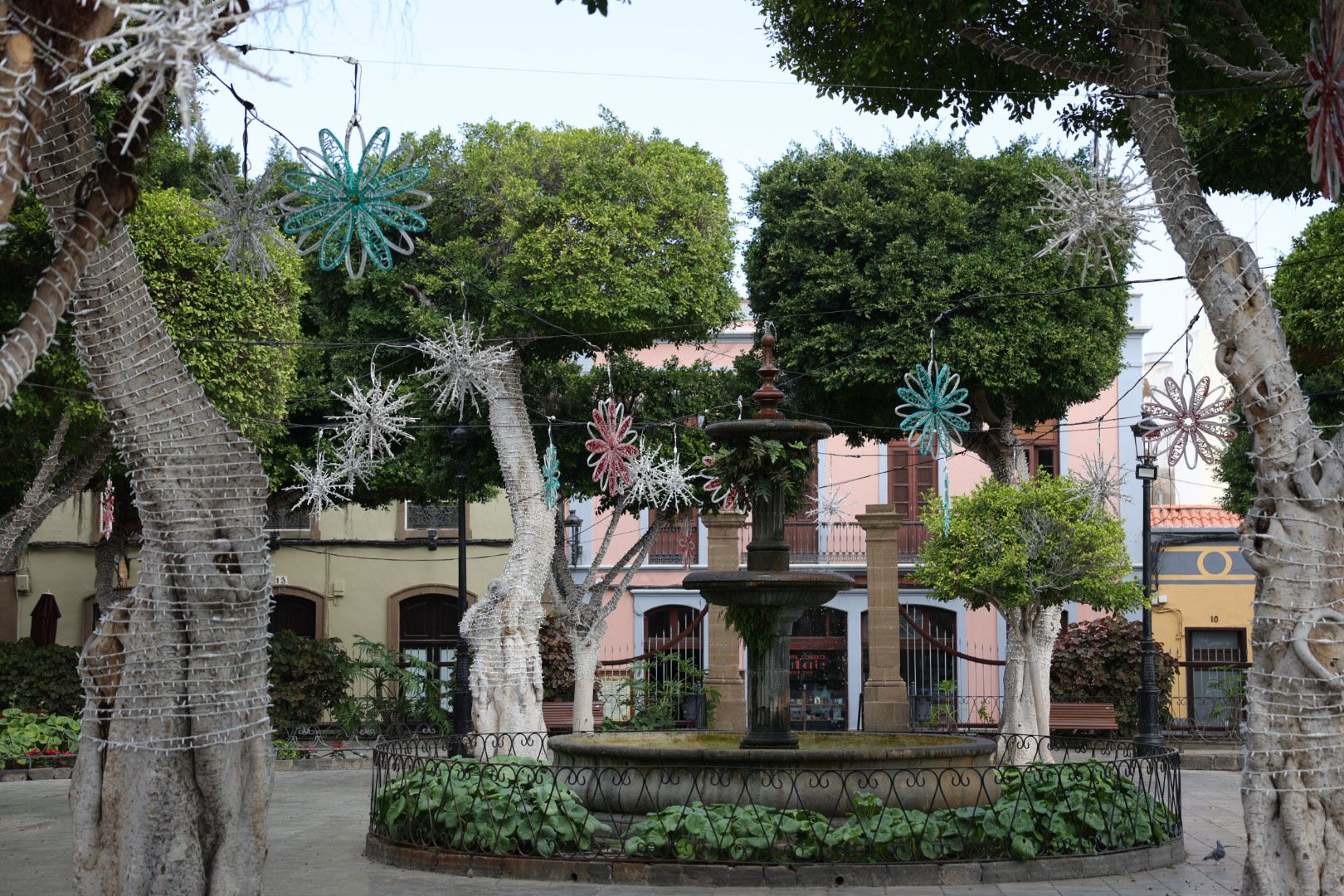 Los preparativos de Gáldar para iluminar la Navidad, en imágenes