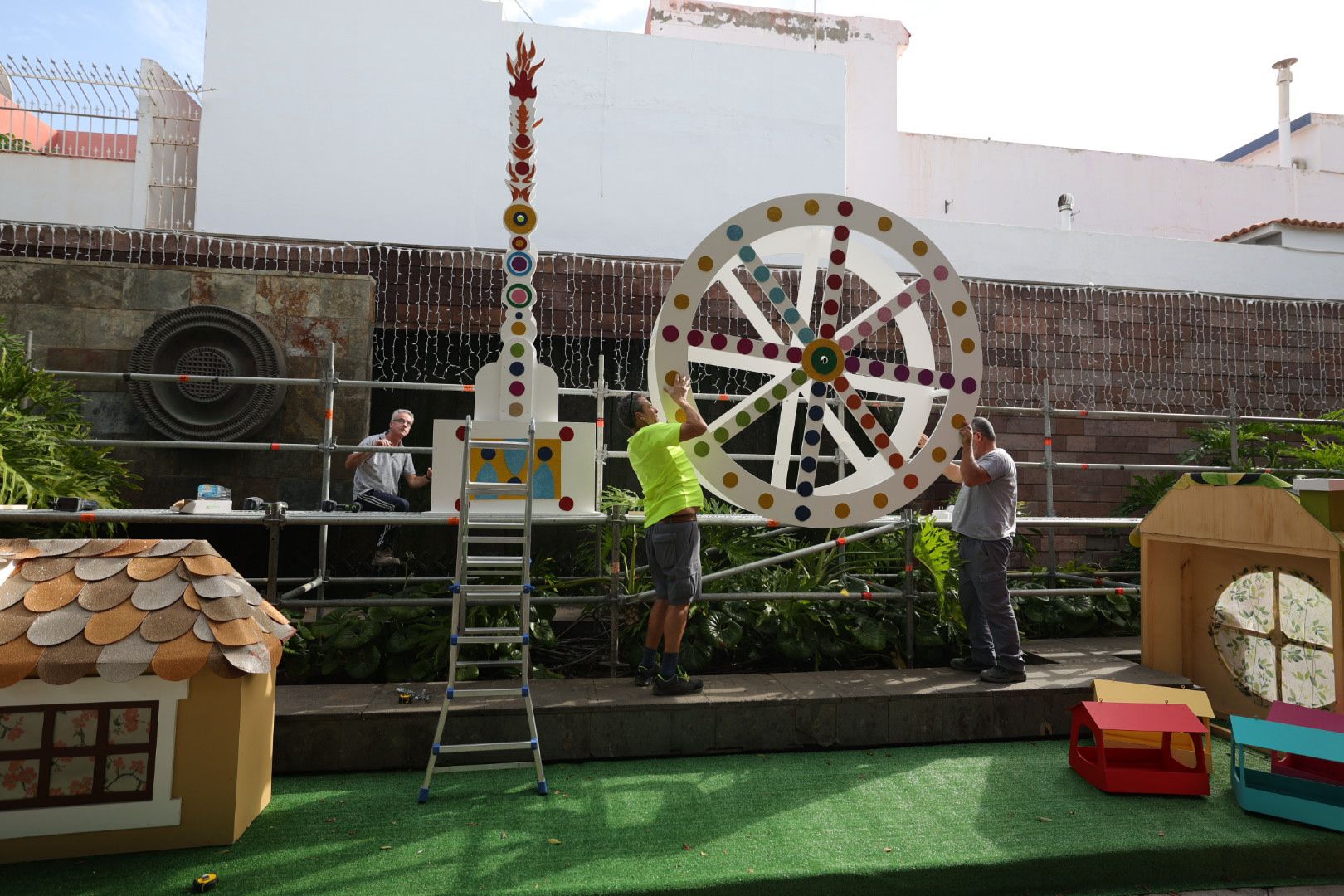 Los preparativos de Gáldar para iluminar la Navidad, en imágenes