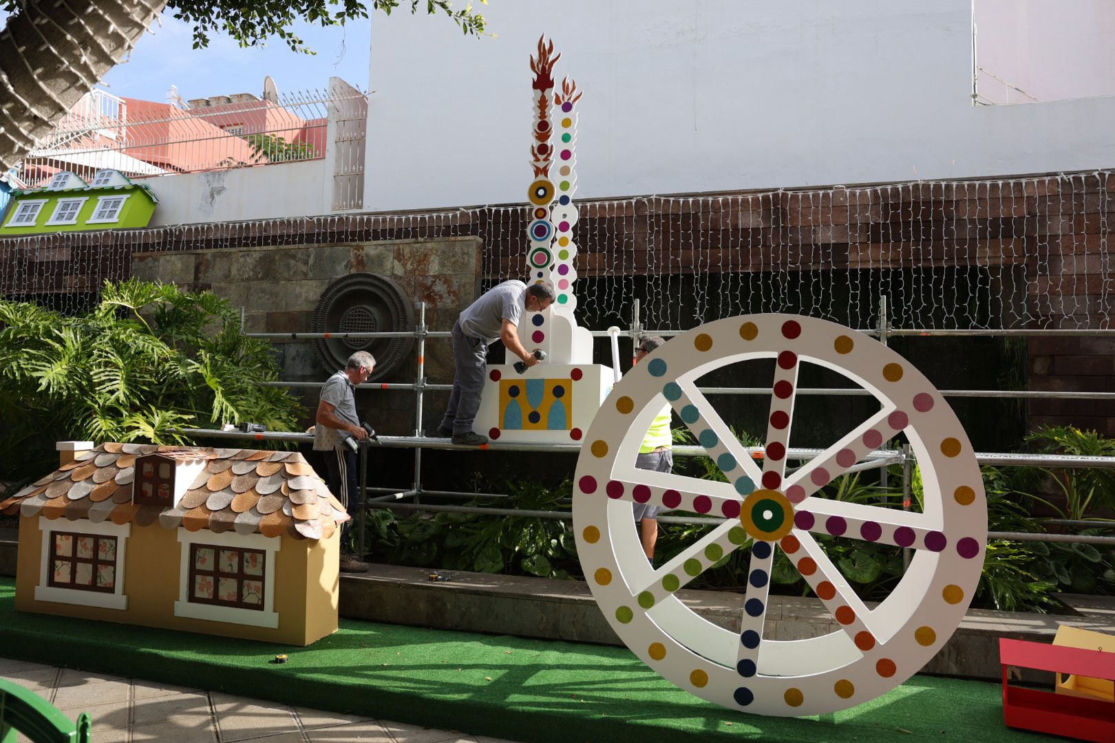 Los preparativos de Gáldar para iluminar la Navidad, en imágenes
