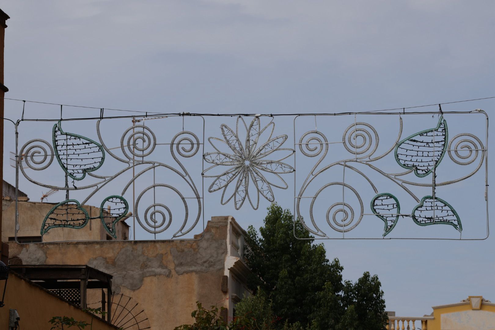 Los preparativos de Gáldar para iluminar la Navidad, en imágenes