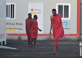 Salvamento Marítimo rescató este martes un cayuco con 150 personas, entre ellas 23 mujeres y ocho menores.