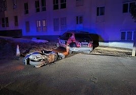 imagen de la moto tirada tras la persecución.