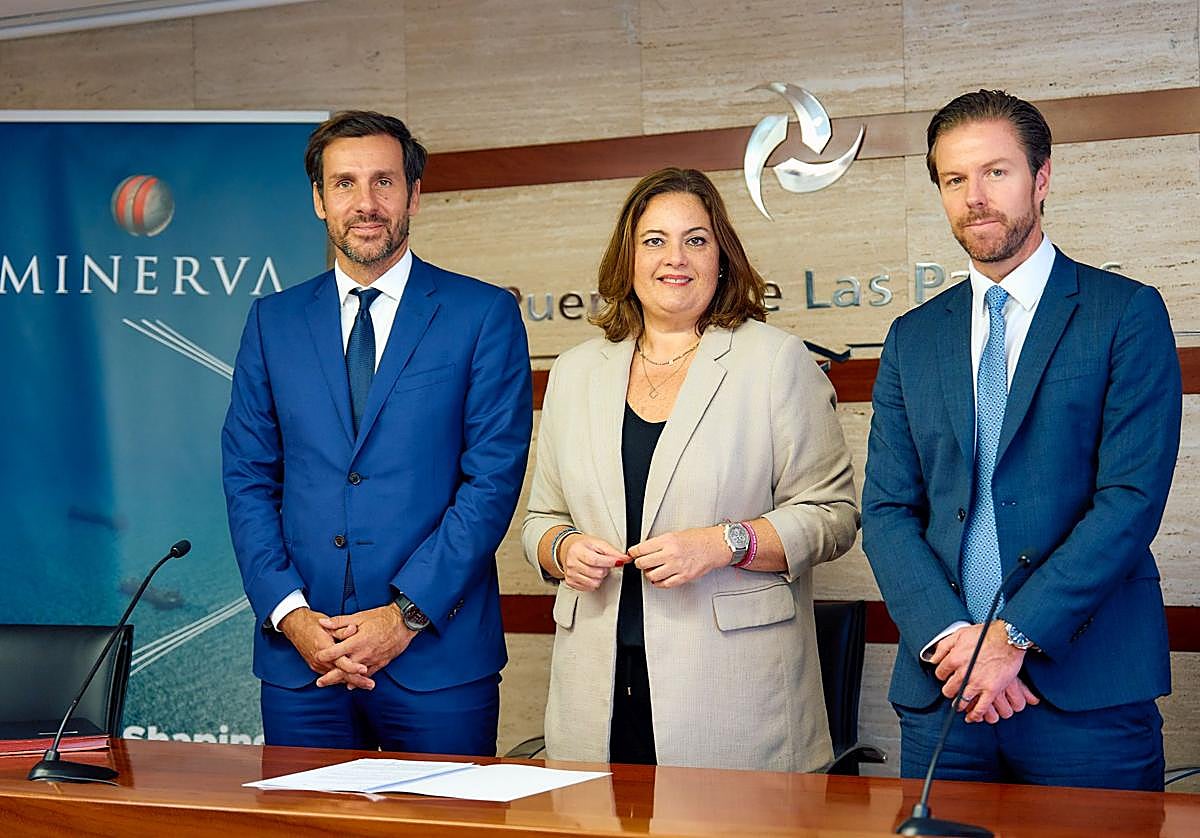 Beatriz Calzada, el director de Minerva Las Palmas, Pablo Sansó, y el CEO de Minerva Bunkering, Tyler Williams Baron.