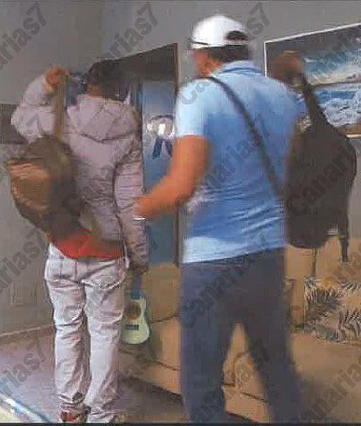 Imagen secundaria 2 - El sicario que ejecutó al Conejero llegó en moto, «le pegó un par de tiros y se fue»