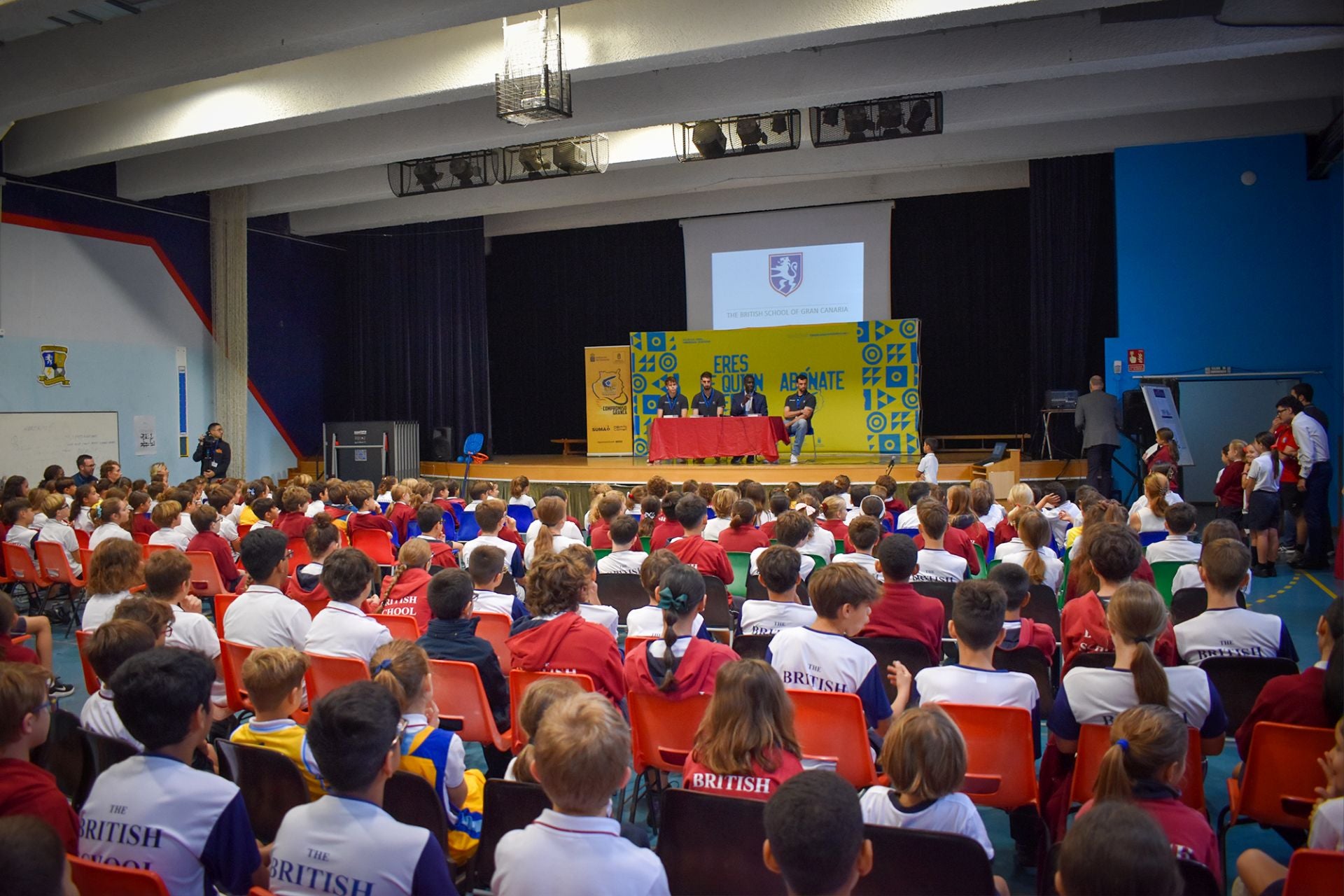 Los jugadores del Granca Eric Vila, Pierre Pelos y Eetu Heinonen visitan The British School of Gran Canaria