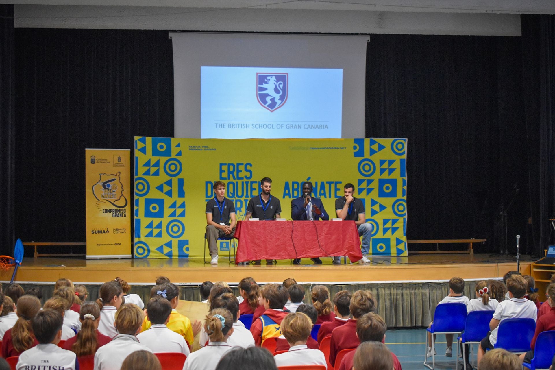 Los jugadores del Granca Eric Vila, Pierre Pelos y Eetu Heinonen visitan The British School of Gran Canaria