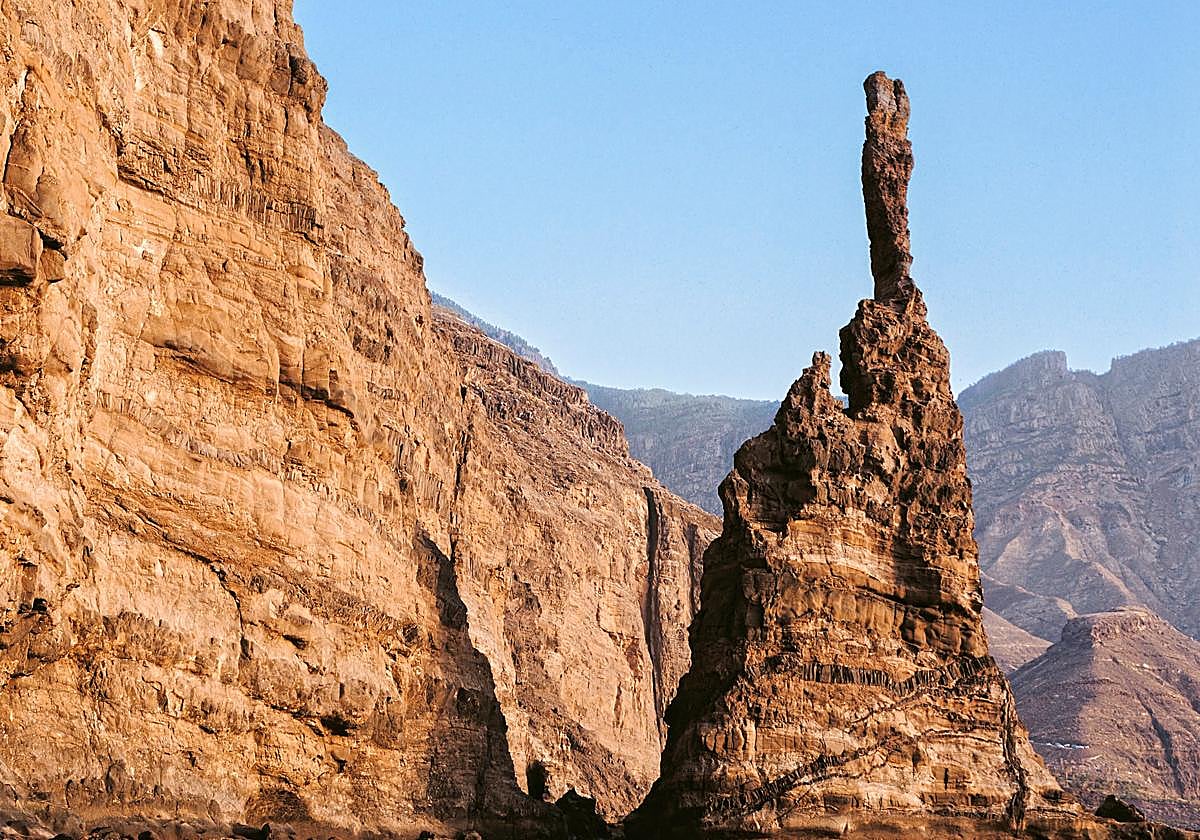 La tormenta Delta derribó el 28 de noviembre del 2005 el Dedo de Dios.