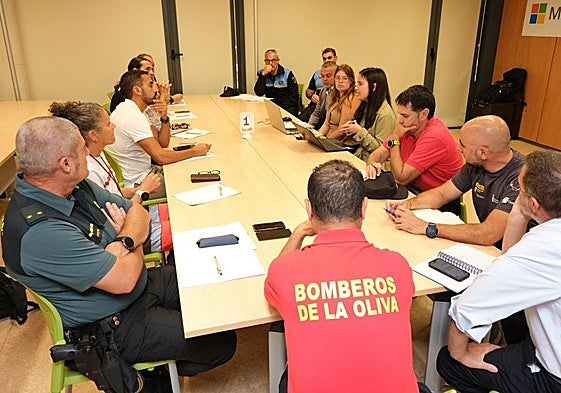 Carlos Martín Esquivel presidió la reunión de los distintos cuerpos de seguridad y emergencia en Fuerteventura.