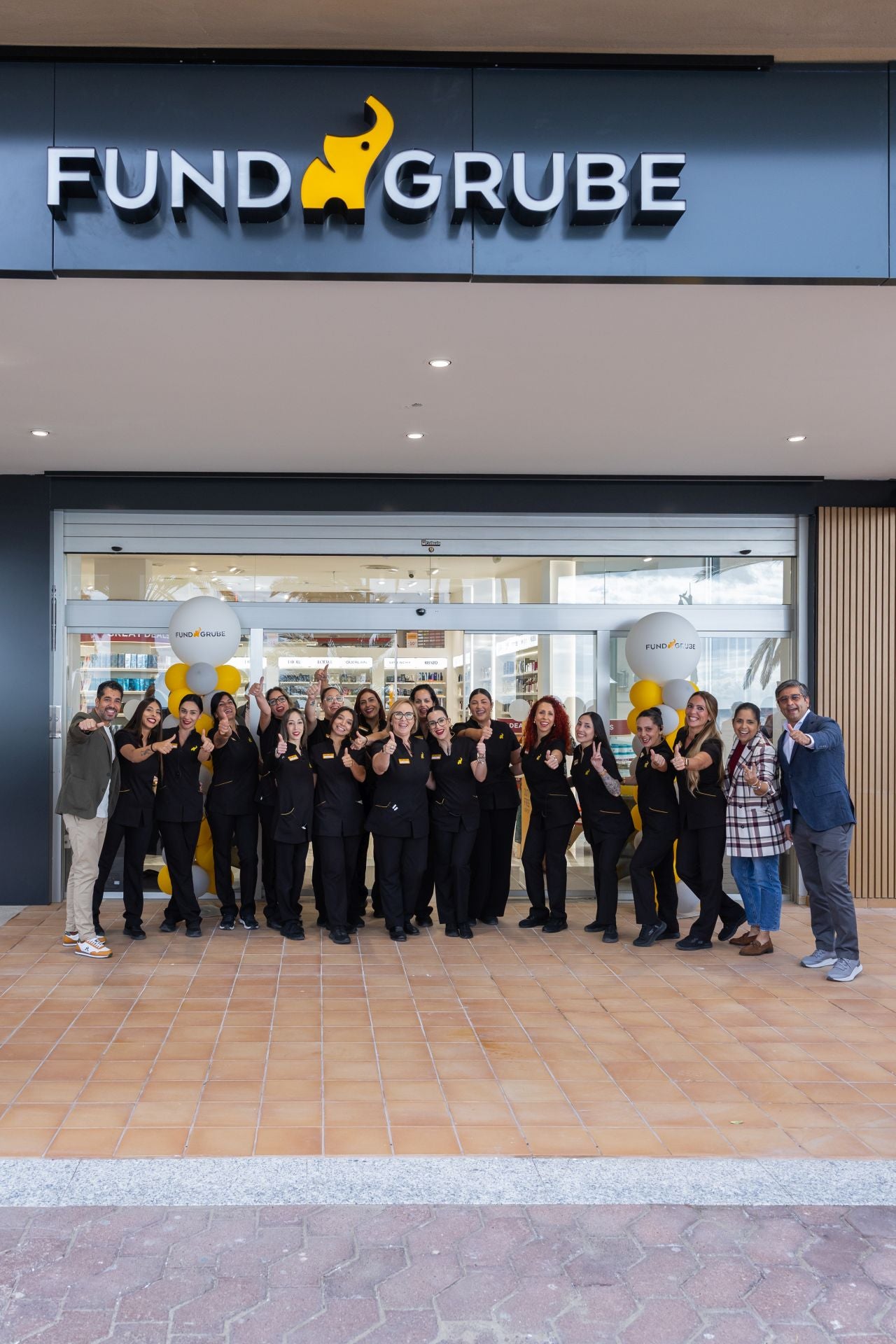 Equipo de Fund Grube Vistasur junto al Director de Ventas de Fund Grube: Gonzalo Arceo, y Dhiraj Chhabria Presidente y CEO de Fund Grube.