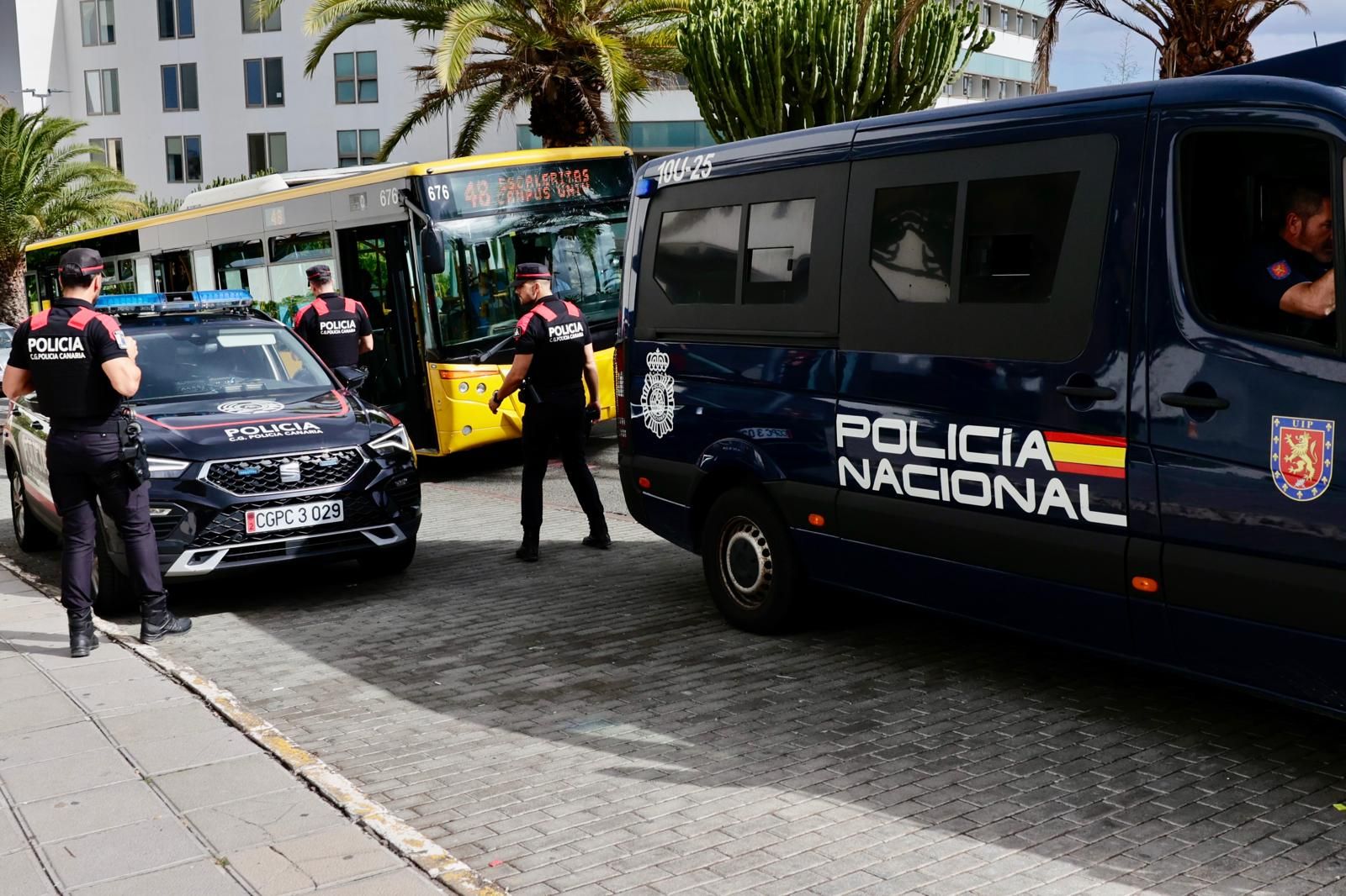 Las imágenes de la ULPGC tras el correo de amenaza terrorista