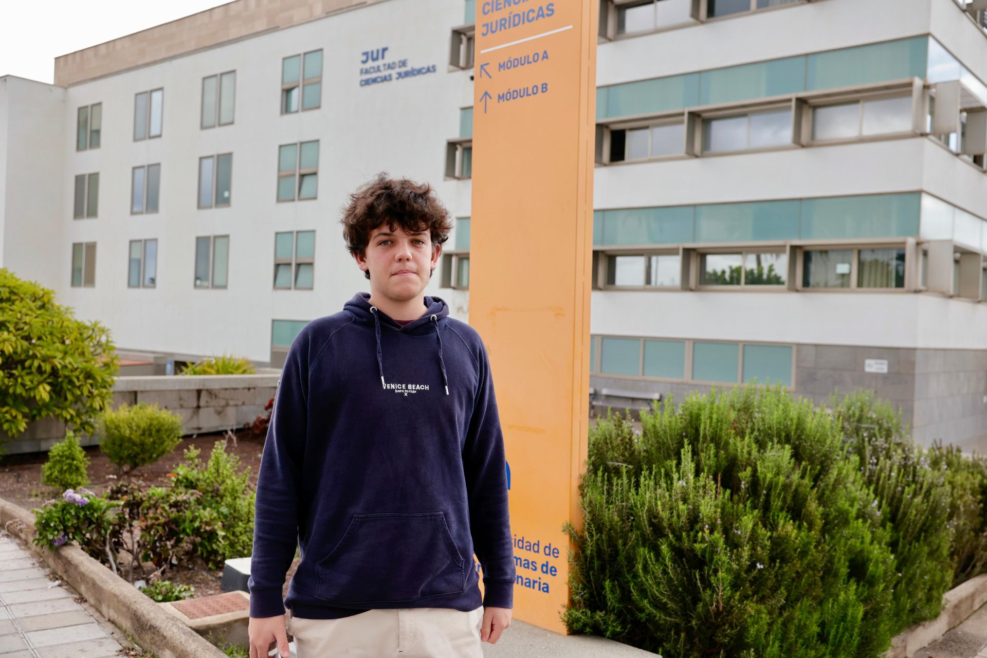 Las imágenes de la ULPGC tras el correo de amenaza terrorista