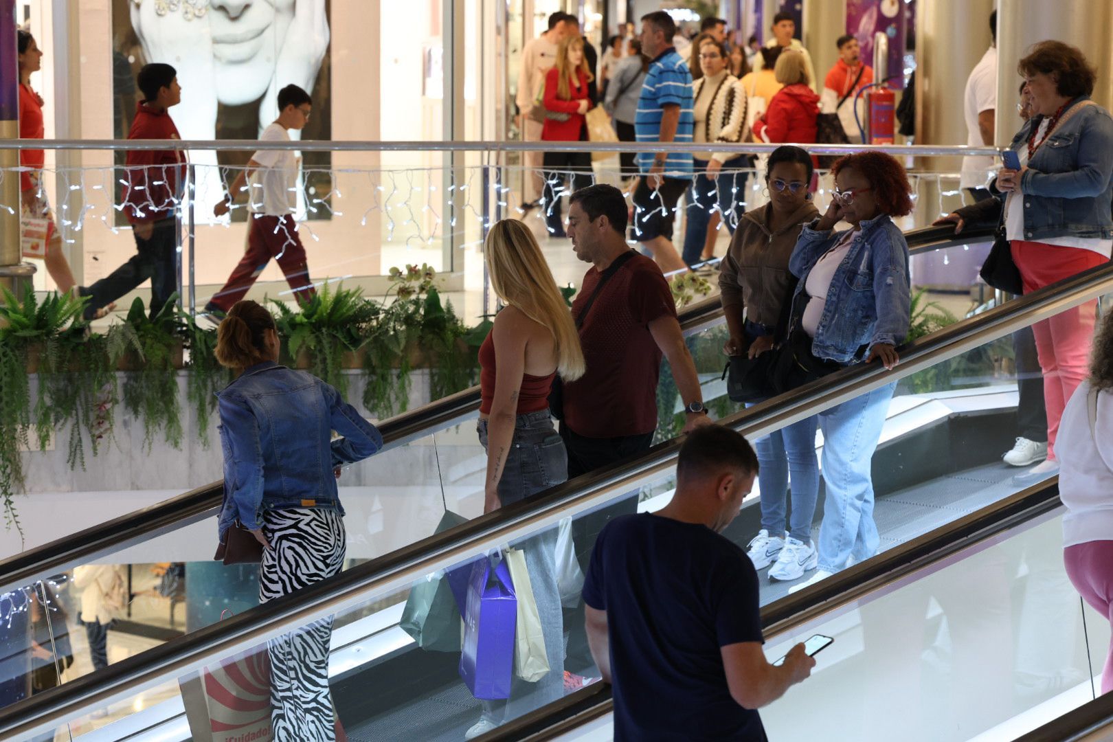Imágenes de las compras por el Black Friday en zonas comerciales de Las Palmas de Gran Canaria