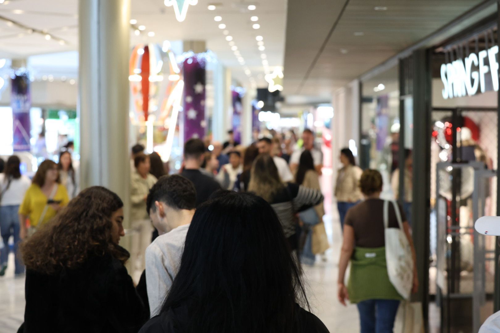 Imágenes de las compras por el Black Friday en zonas comerciales de Las Palmas de Gran Canaria