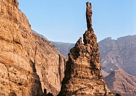 La tormenta Delta derribó el 28 de noviembre del 2005 el Dedo de Dios.