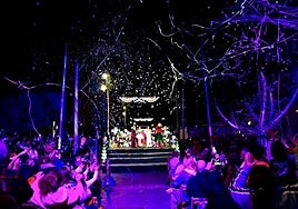 Acto de encendido en la zona comercial de Vecindario.