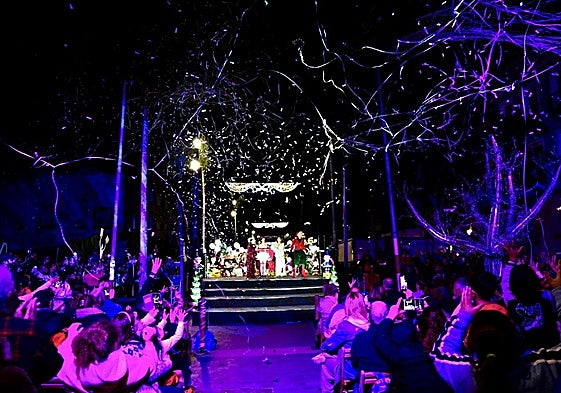 Acto de encendido en la zona comercial de Vecindario.