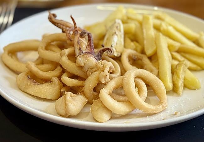 Adictivos calamares fritos en Karbón Kale