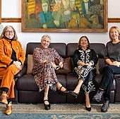 Parte de las integrantes del club de lectura La Trapera, en el Gabinete Literario.