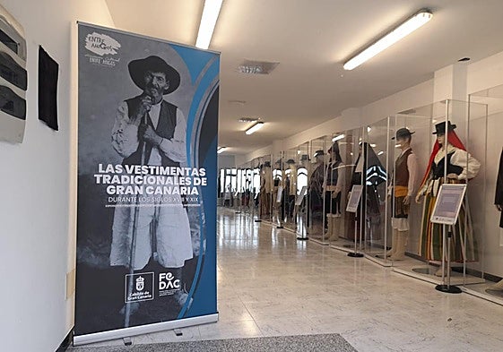 Imagen de algunos trajes que podrán verse en la exposición.