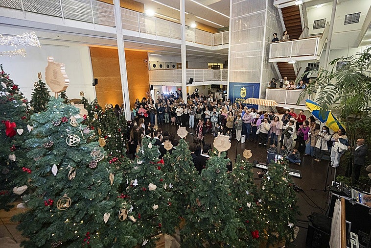 Un momento del acto por la iluminación del Cabildo de Gran Canaria.