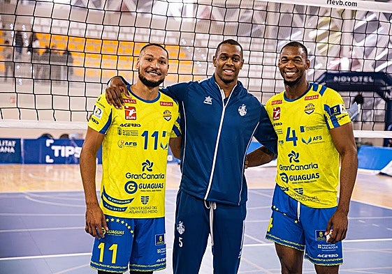 Tres amarillos de Cabo Verde. En el partido liguero disputado en Valencia se encontraron Augusto Colito, Manu Furtado, ahora en el Conqueridor, y que militó en el Guaguas, y Hélder Spencer. 