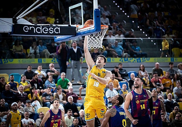 Tobey: «Necesitamos jugar bien y ganar partidos porque queremos jugar la Copa»