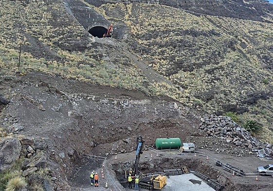 Obras para el viaducto que cruzará el barranco de La Palma.