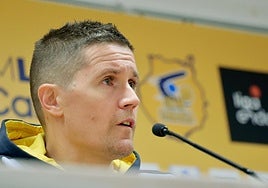 Imagen de Jaka Lakovic en rueda de prensa.